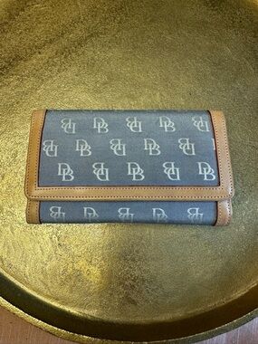 Dooney and Bourke Vintage Logo Monogram Wallet in Light Blue Gray Y2K